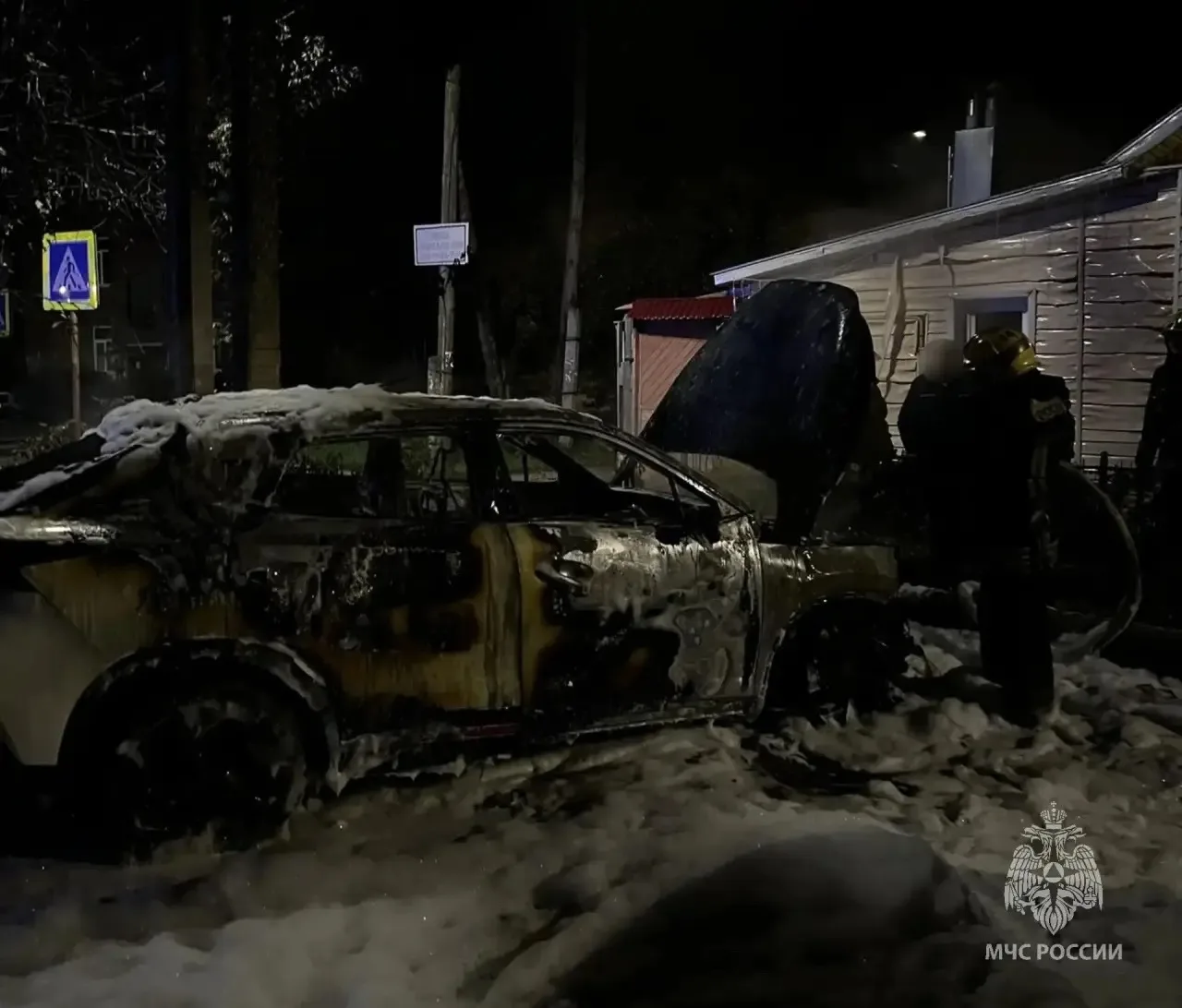 В Иванове ночной пожар уничтожил автомобиль