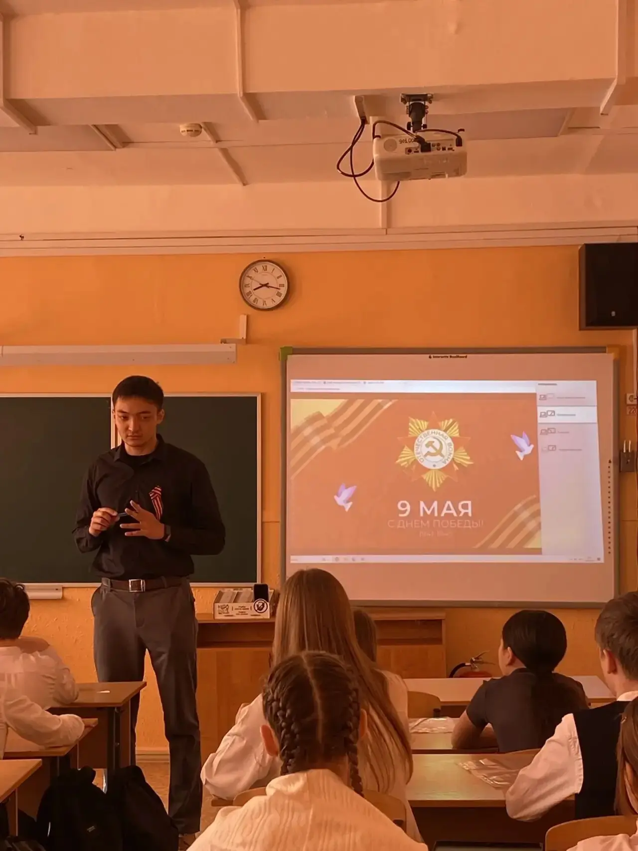 Искусство помнить: мастер-класс о главном празднике страны   🇷🇺 🎨 В преддверии 9 Мая для учащихся 5Д