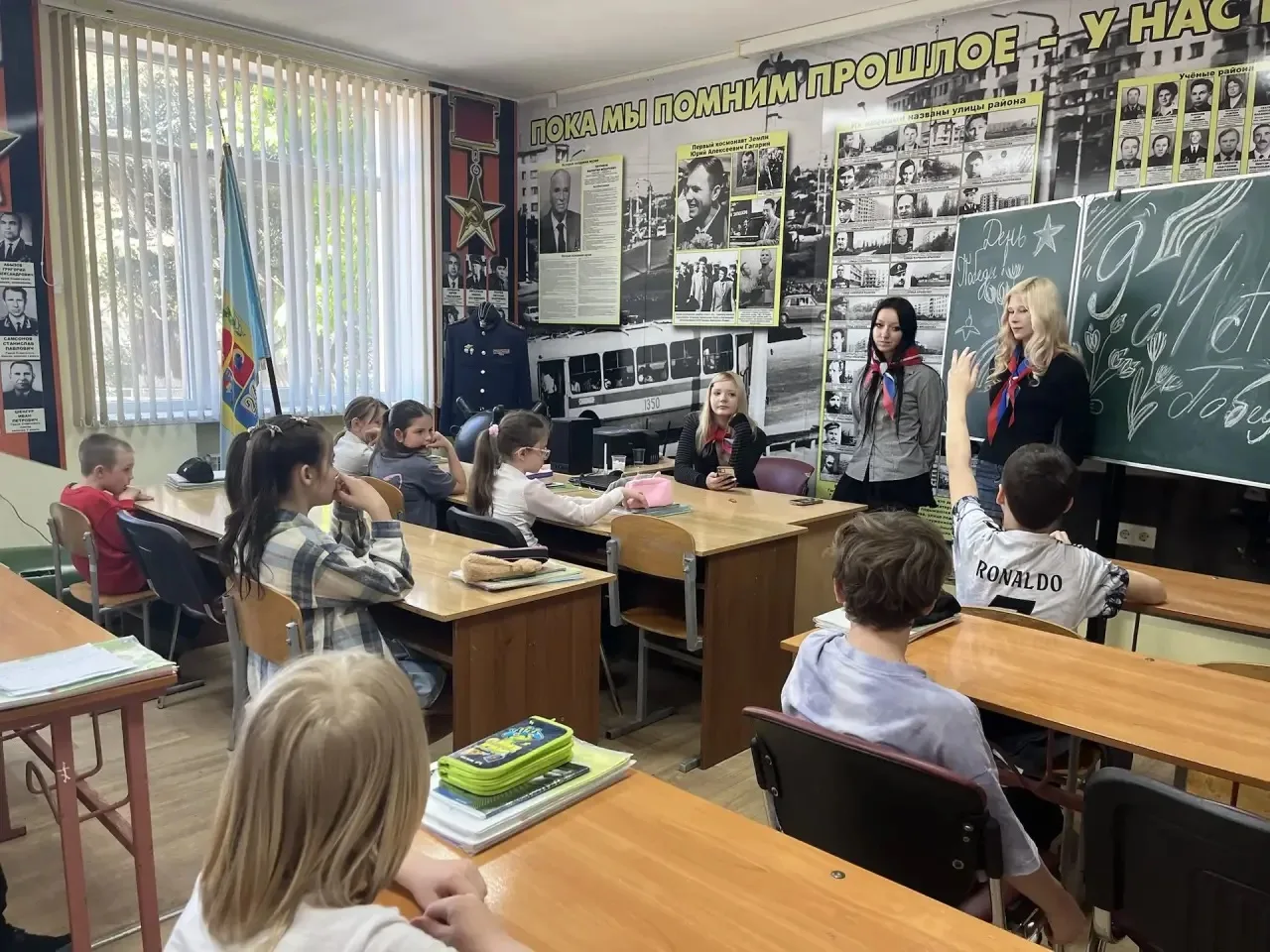 ⭐️Информационный урок, посвящённый Дню Победы  В преддверии праздника «День Победы» учащиеся 9-В кла