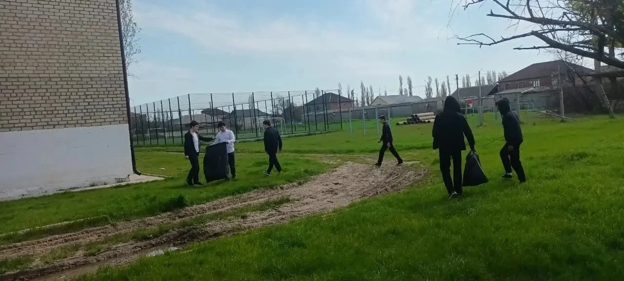 Субботник в школе: вместе за чистоту и порядок! Сегодня в нашей школе прошёл традиционный субботник,