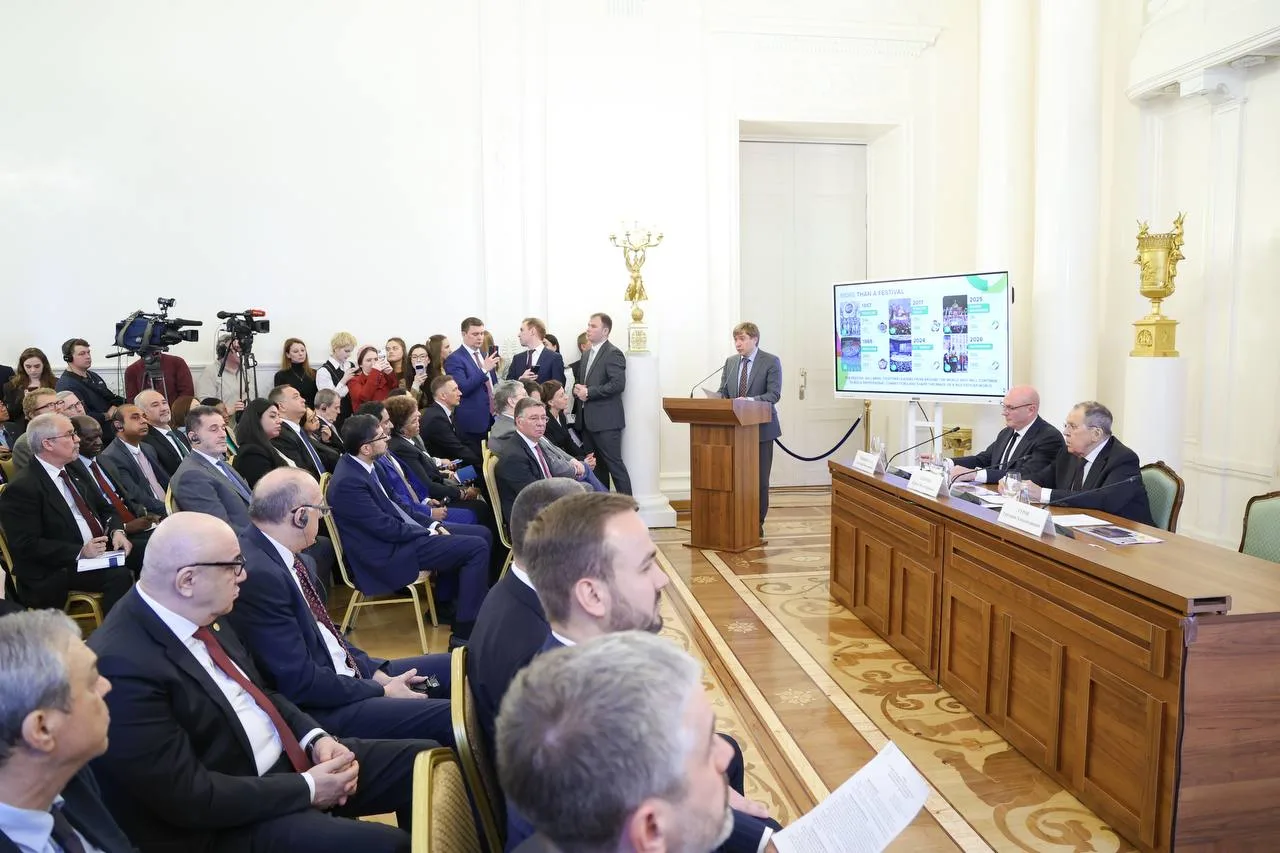 Дмитрий Чернышенко и Сергей Лавров презентовали Международный фестиваль молодежи представителям дипл
