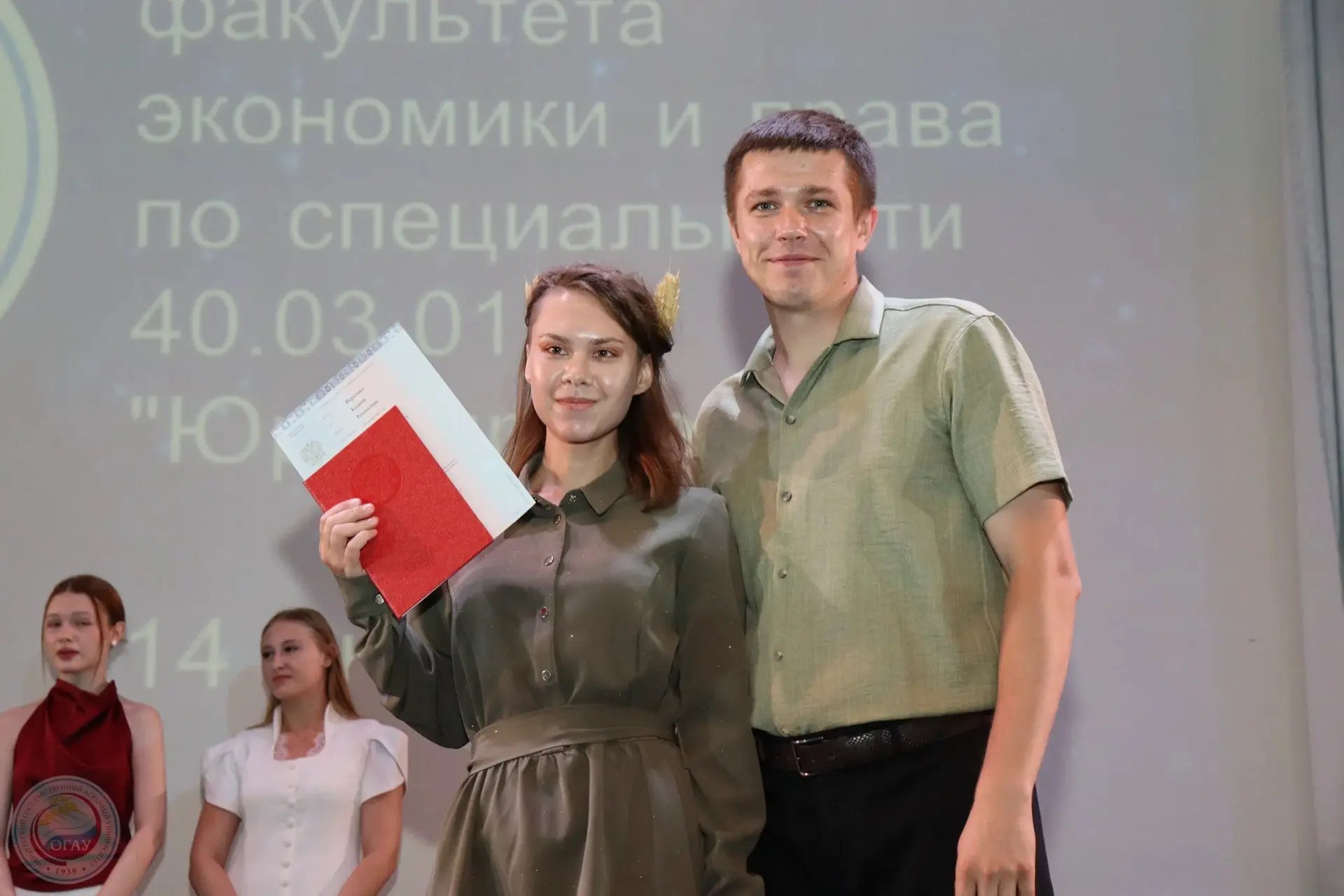 🚜 Юристы для земли: ОГАУ выпустил специалистов особого профиля!

Вчера в Оренбургском ГАУ вручили д