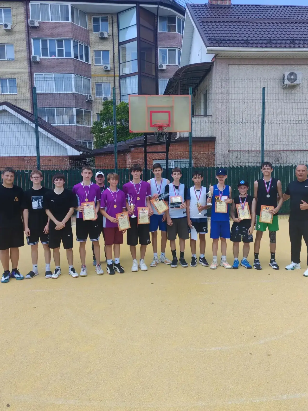 🏀 Победа в День России: наши баскетболисты — лучшие на турнире по стритболу!

🇷🇺 12 июня, в главн