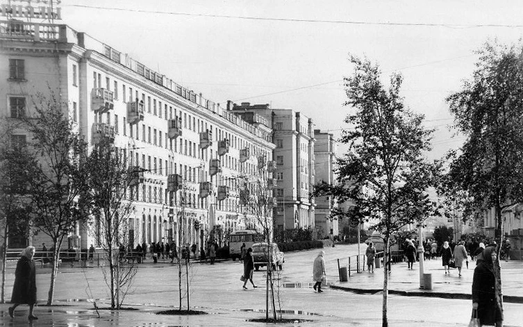 Год — 1966. Место — проспект Ленина.