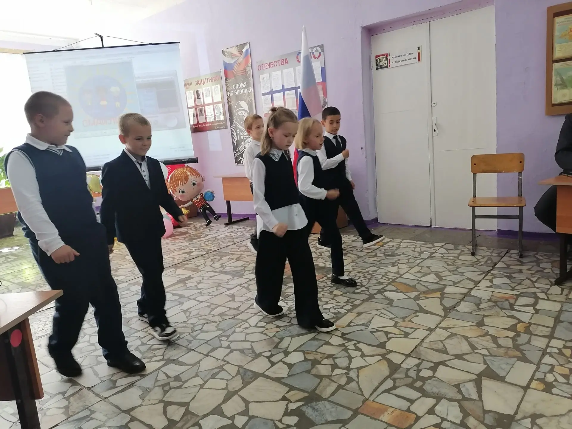 В Выползовской школе отпраздновали День учителя! ✨