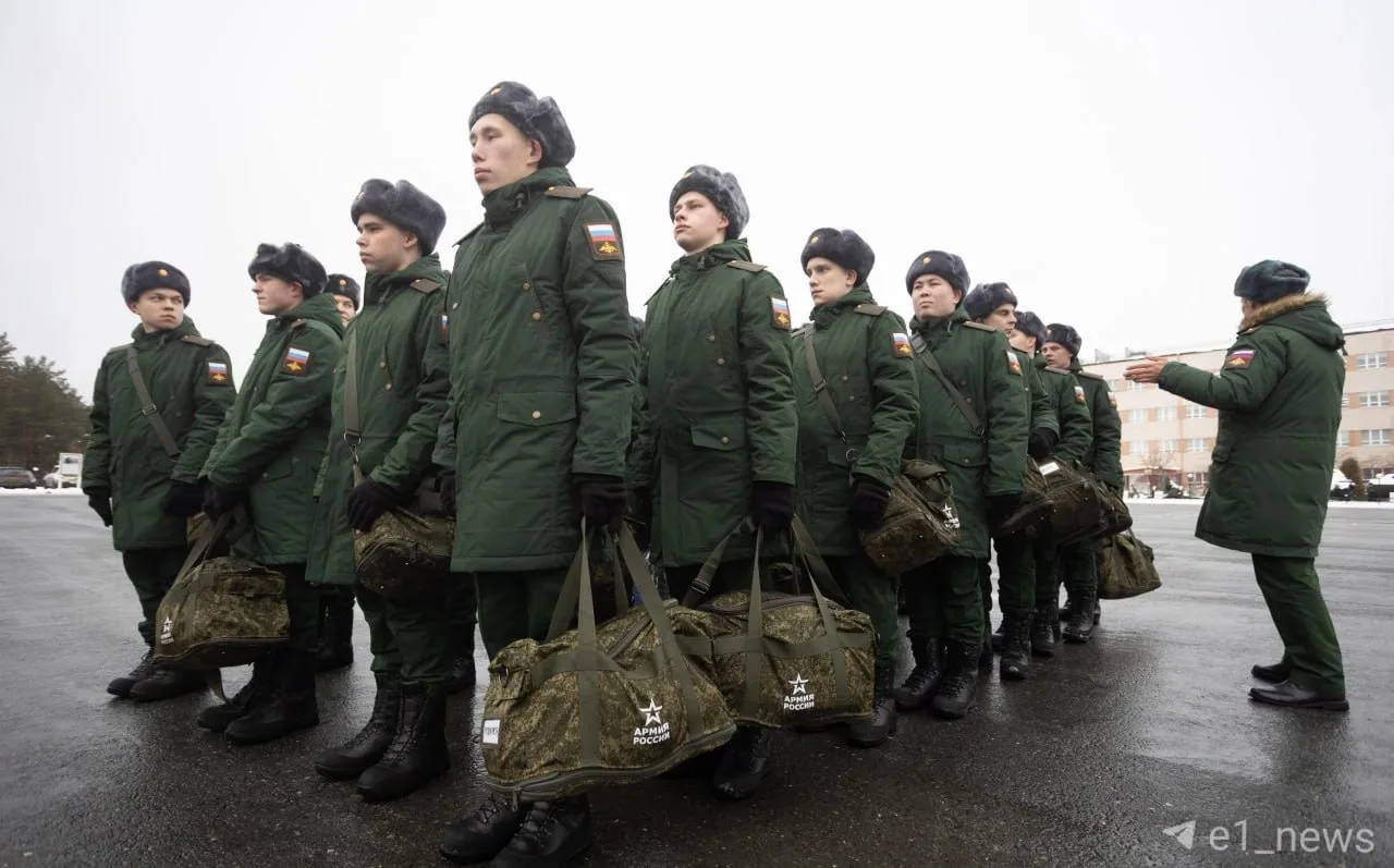Срочников не будут отправлять на службу в новые регионы и зону проведения спецоперации....