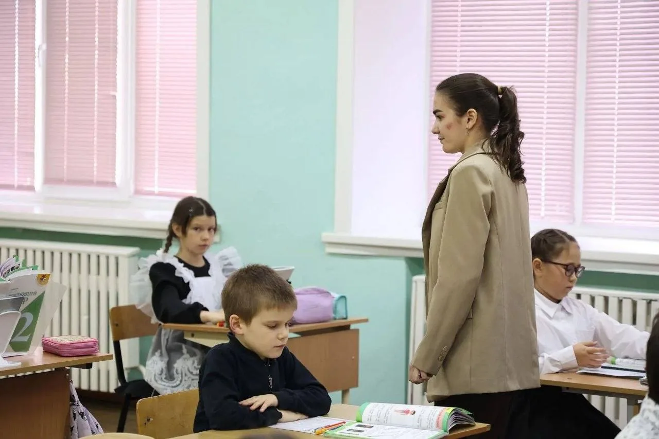 «На них держится повседневная жизнь»: Дмитрий Демешин поручил проиндексировать зарплату бюджетников
