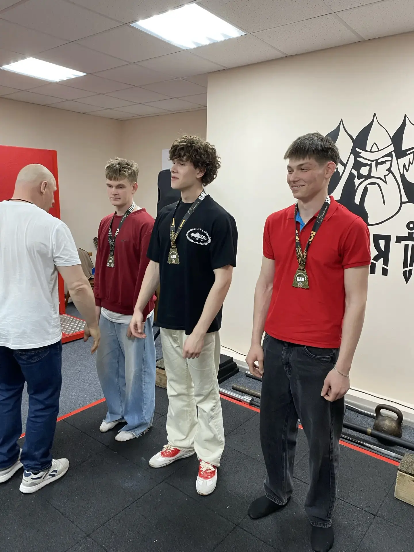 Сегодня, на базе спортклуба «Сила Вятки» состоялись соревнования по армрестлингу среди самых сильных