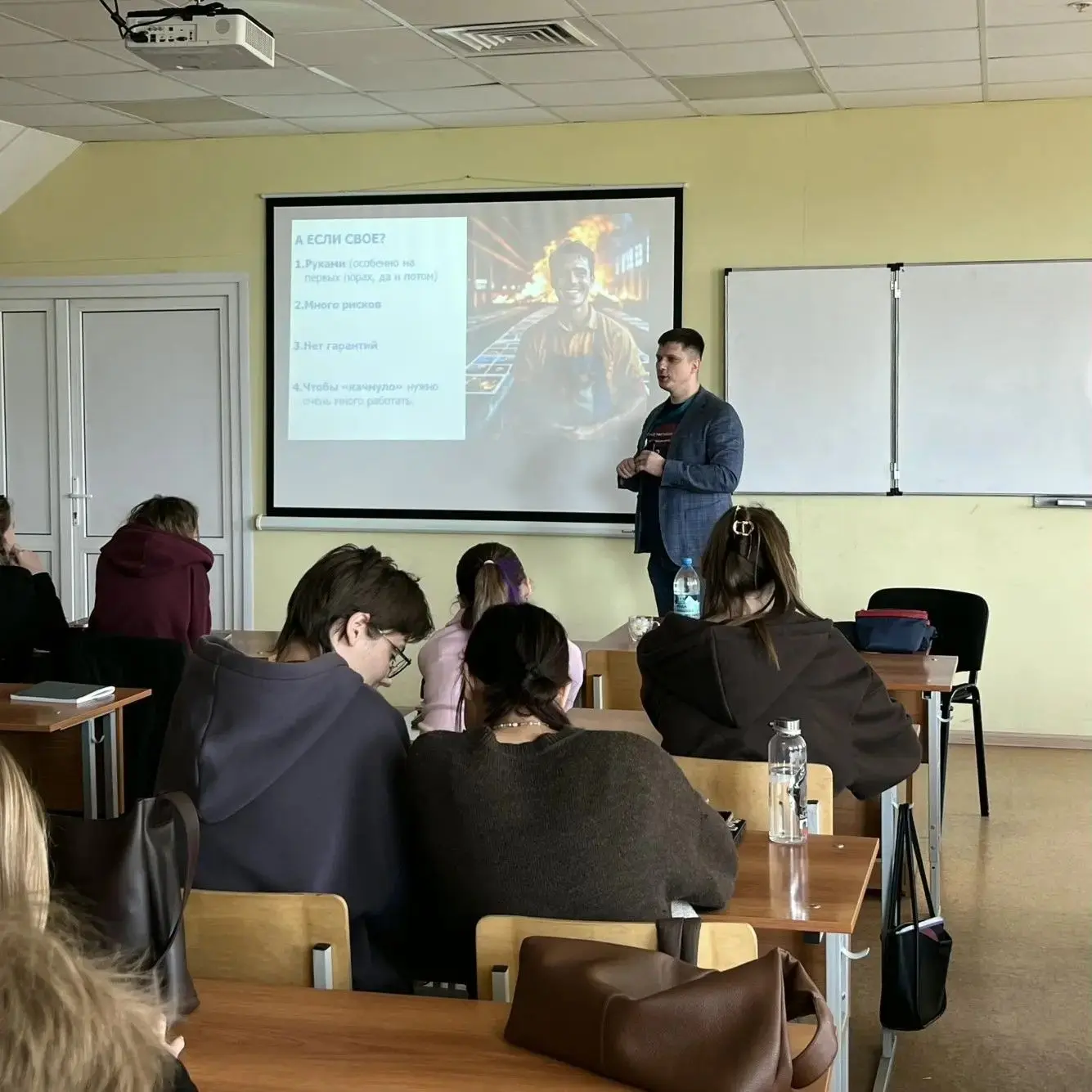 🎓 Конкурировать с ИИ! С особенностями современного маркетинга познакомились студенты Университета Ре