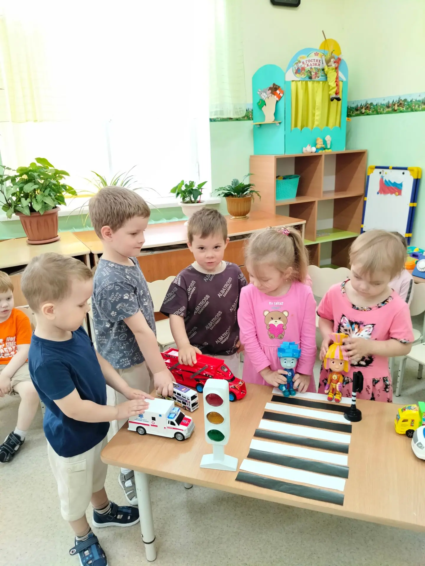 В рамках Недели безопасности воспитанники средней группы "Звёздочки" успешно закрепили свои знания о