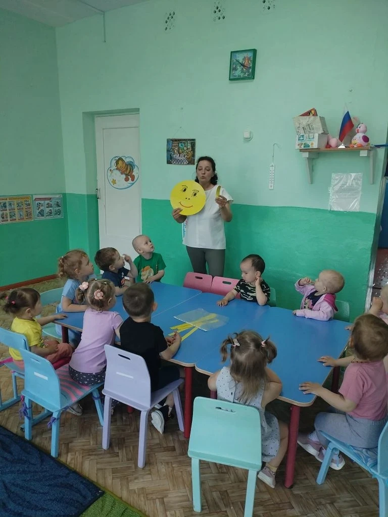 Беседа "Лето красное пришло"  в младшей группе.