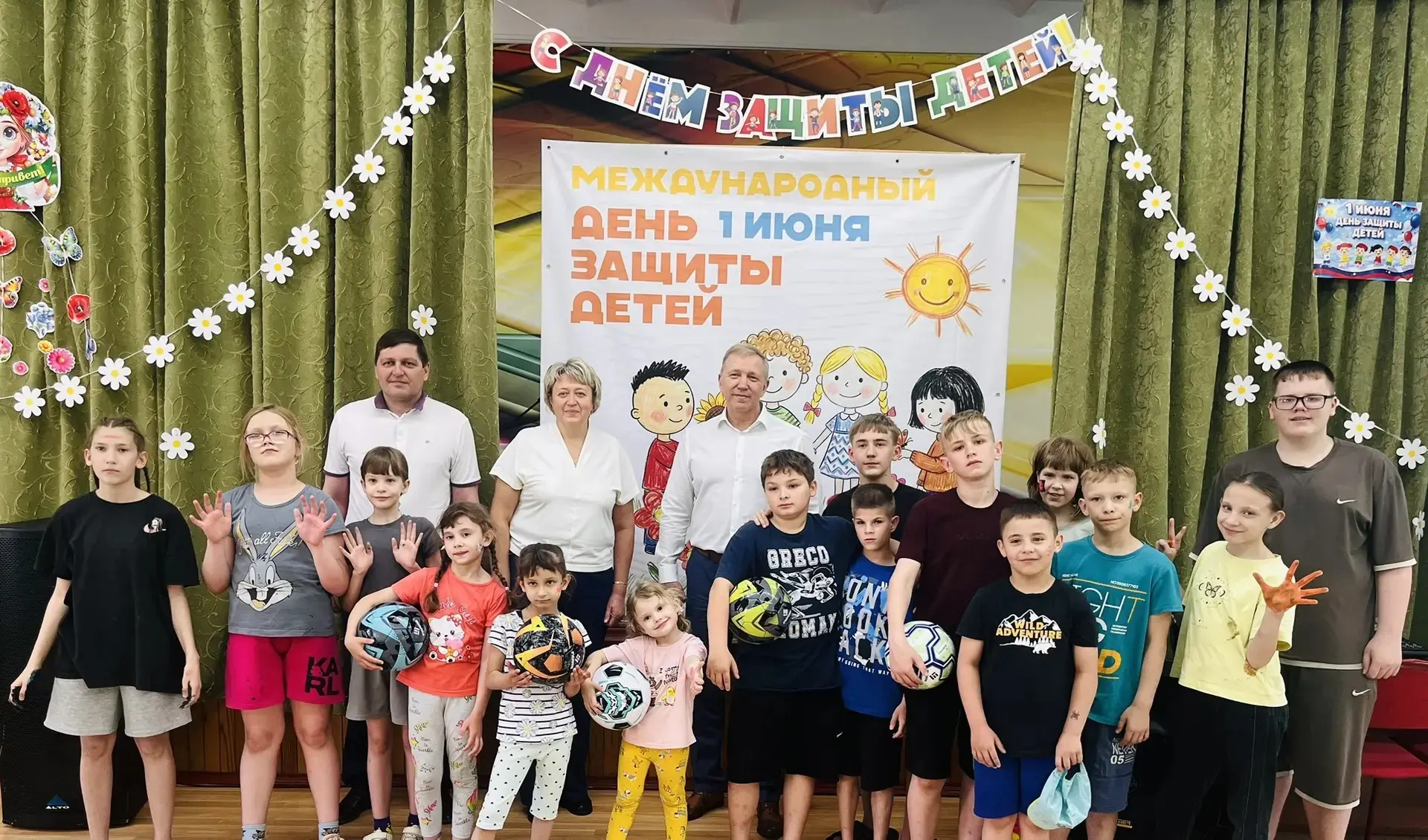 Теплые поздравления и подарки для наших воспитанников