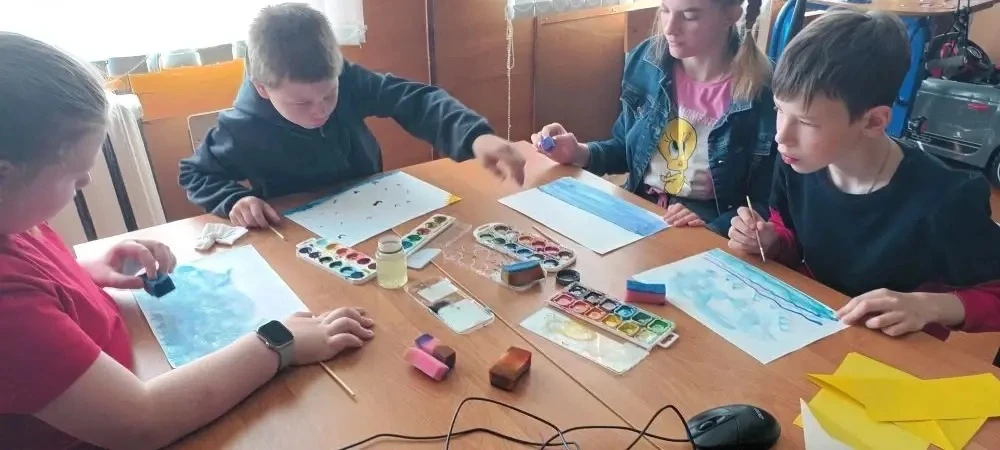 В детском пришкольном лагере психолого - логопедические занятия направлены на развитие речи и других