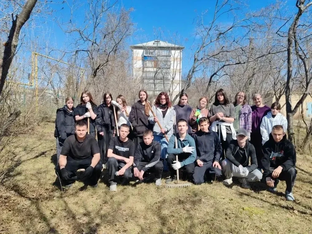 🌳 Весенний субботник — значит, пора наводить красоту! ✨  ✅Сегодня, 17 апреля,  на пришкольной террит