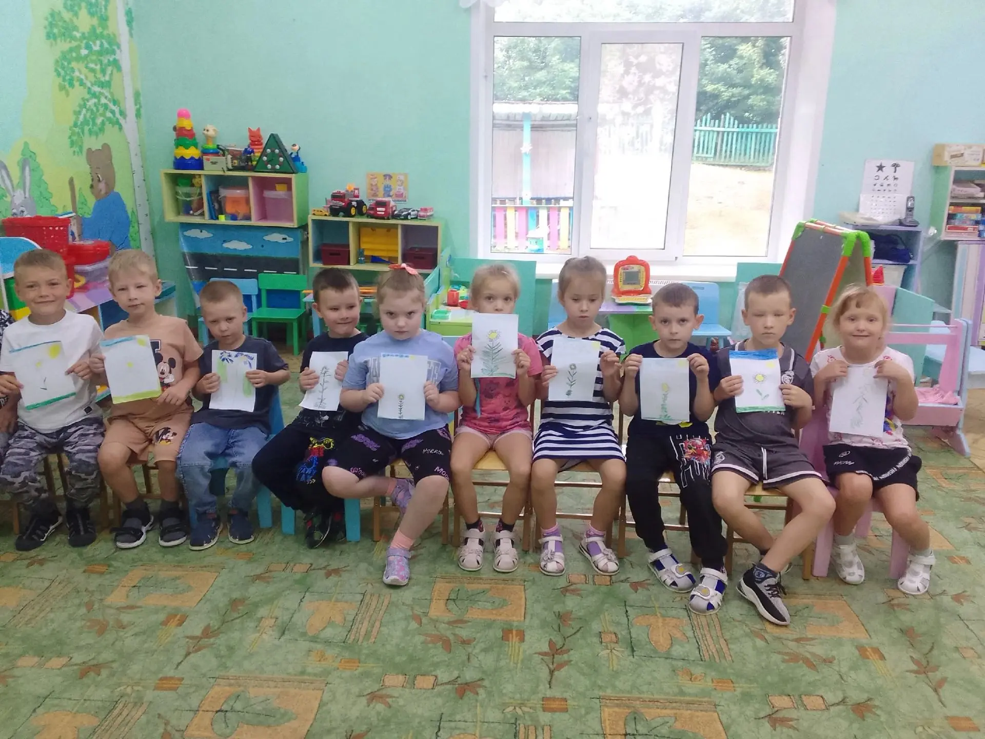 #ГодединстванародовРоссии
#Годдошкольногообразования
Ромашка  считается неофициальным символом Росси