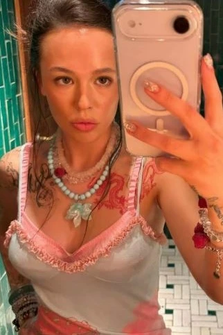 «Достигла потолка»: Instasamka замахнулась на карьеру за рубежом.