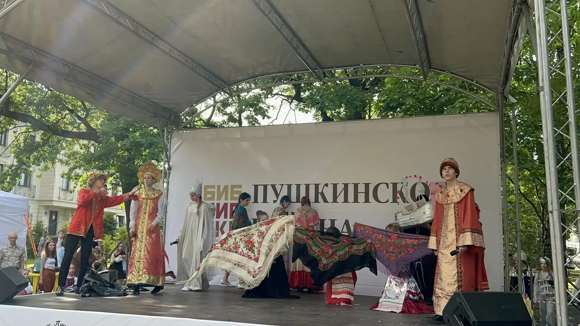 |ТВОРЧЕСКИЕ ОБЪЕДИНЕНИЯ|

6 июня на традиционном ежегодном уличном фестивале «Сопряжение. Пушкин», к