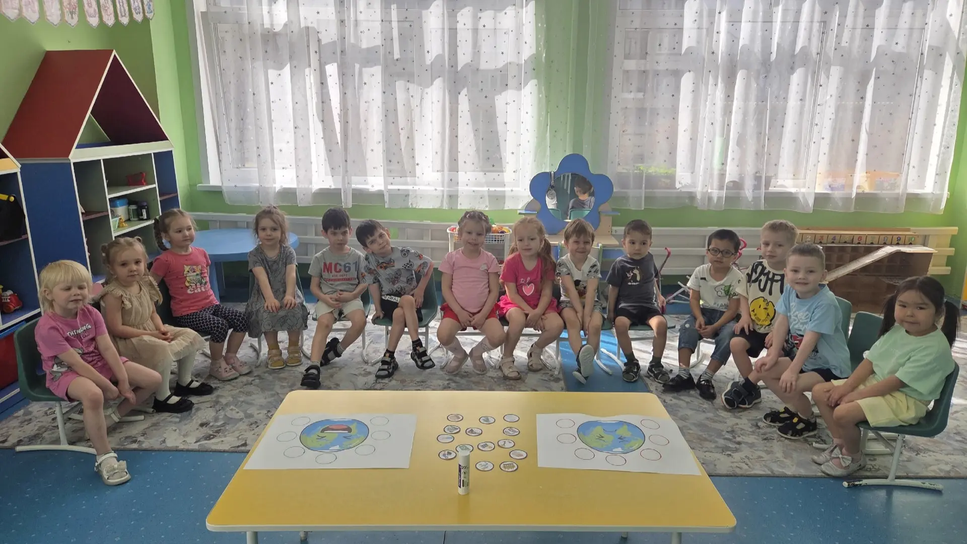 В группе «Подснежник» прошло увлекательное и познавательное мероприятие «Сбережём планету».

Ребята 