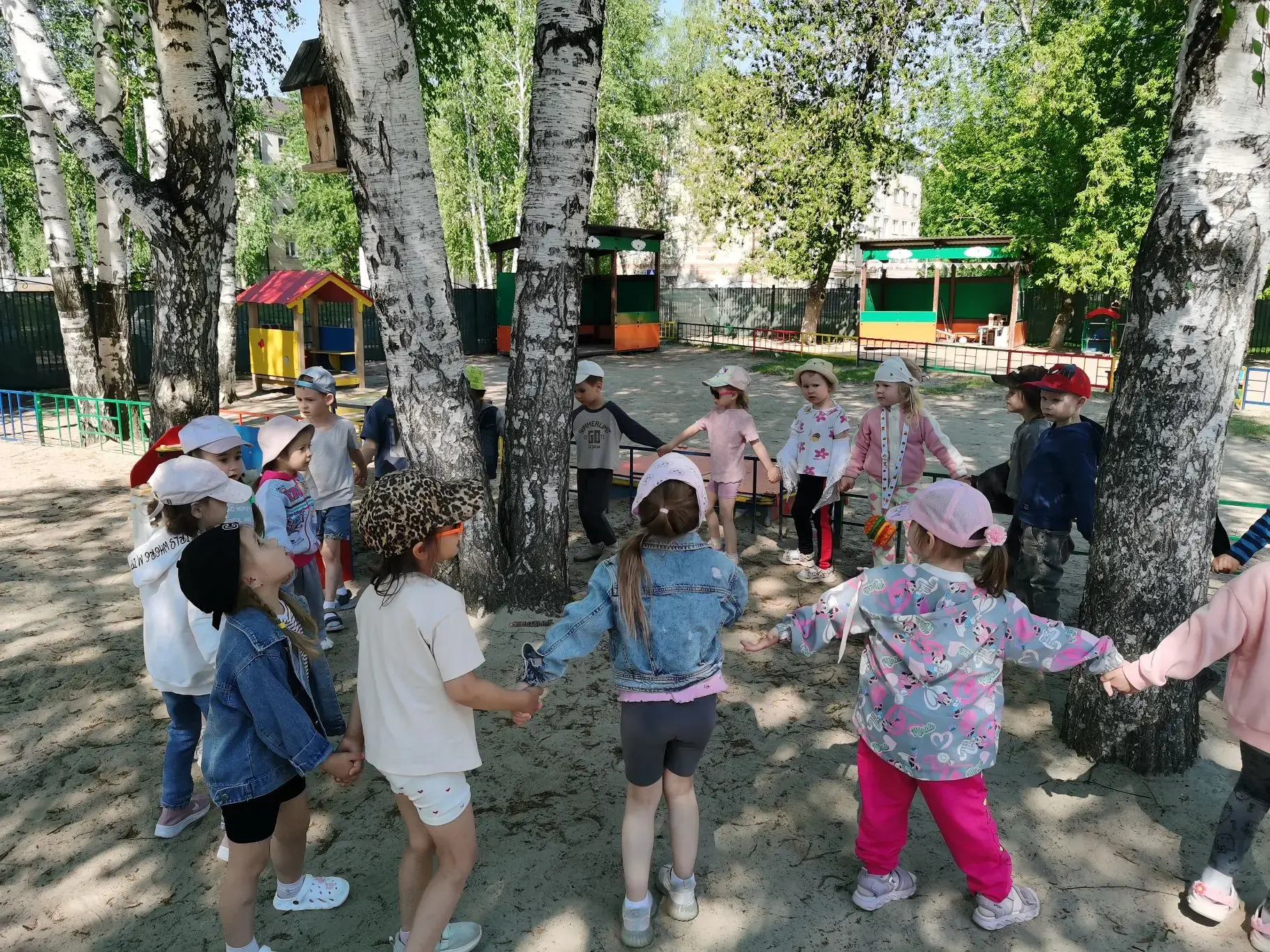 Сегодня в группе «Росинка» прошёл праздник, посвящённый русской берёзе — самому красиво...