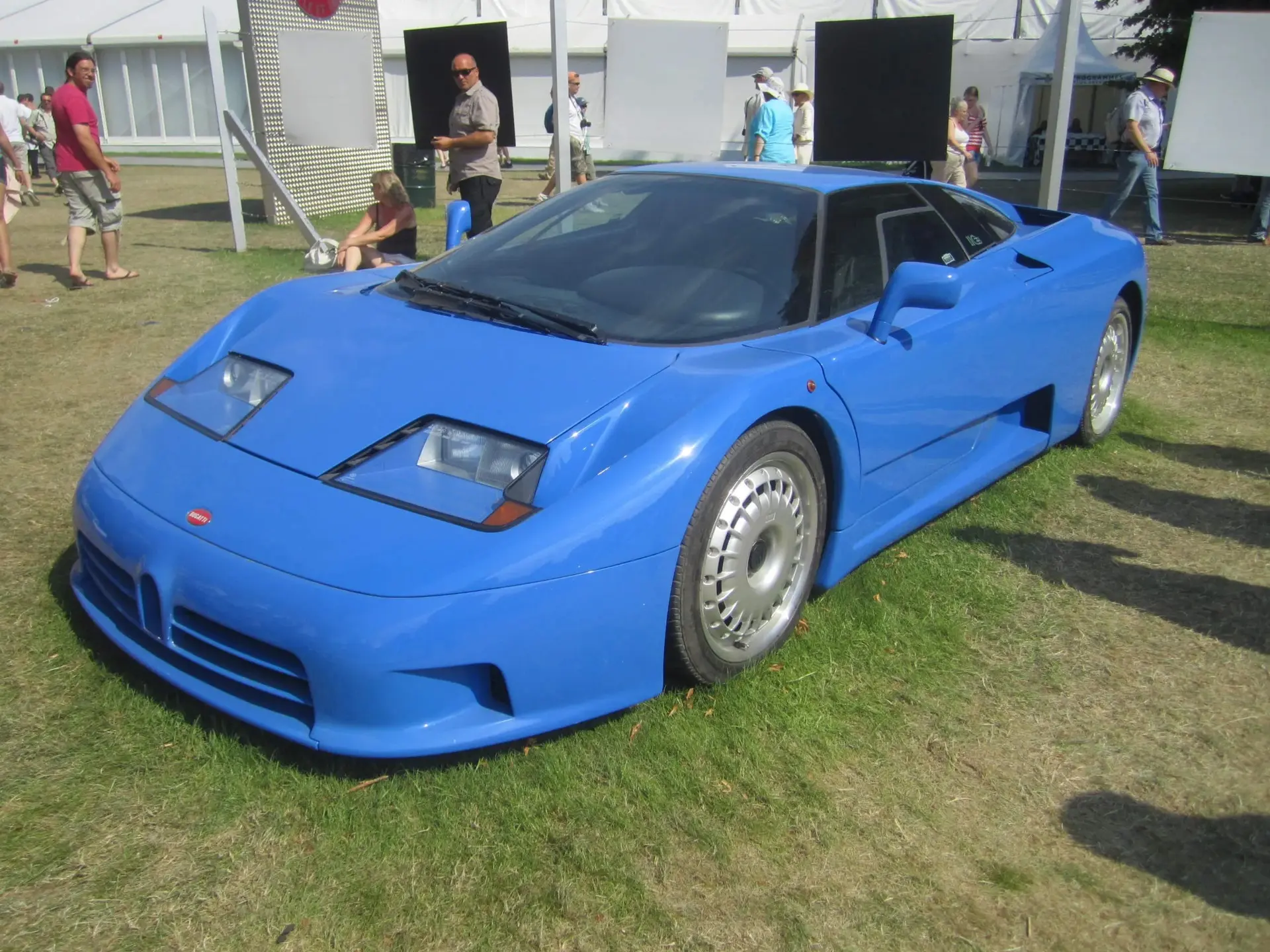 Bugatti Eb110 - лучший автомобиль бренда, который сделал компанию банкротом

В 1991 году напротив Бо