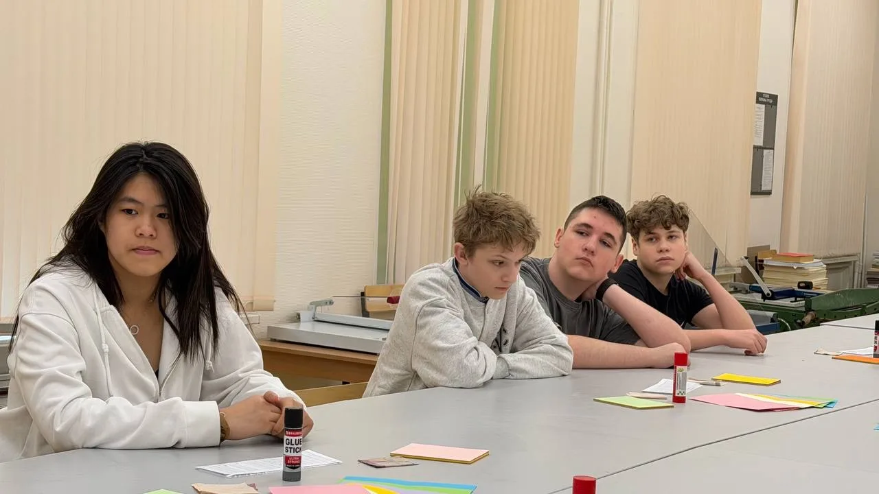 🎓Ученики 9В и 9Н классов, под руководством социального педагога Анжелики Нуртдиновой Николаевой, сов