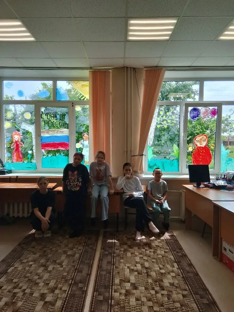 Седьмой день лагеря «Солнышко»! 🌞

Сегодня ребята из Архангельской школы готовились ко Дню России: 