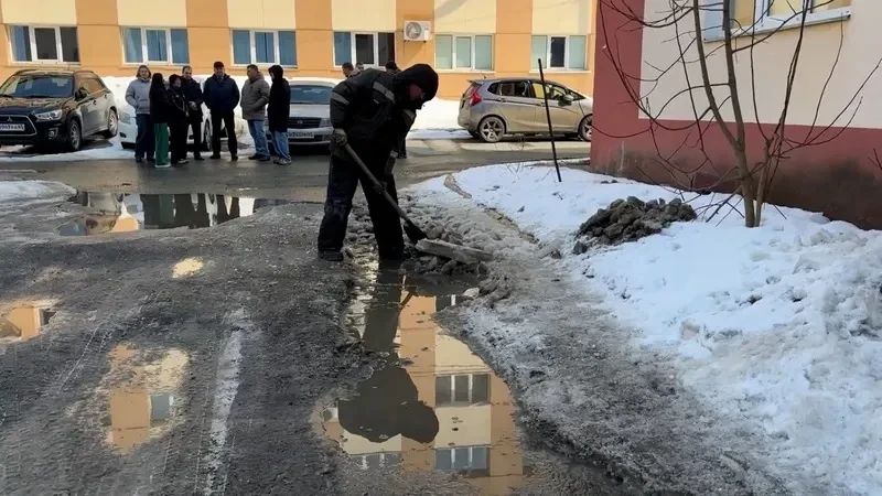 #Cахалинская_область  Валерий Лимаренко поручил усилить контроль за уборкой дворов  Губернатор Валер