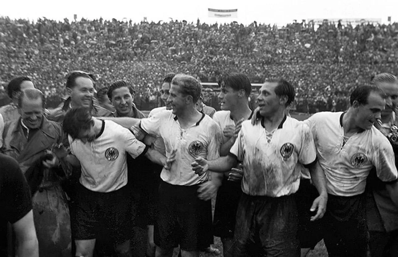 В финале ЧМ-1954 сборная ФРГ обыграла Венгрию со счётом 3:2, проигрывая по ходу матча 0:2. Этот титу