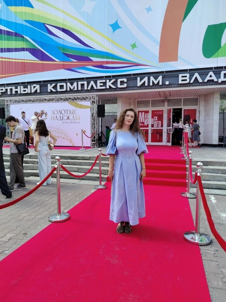 Давайте знакомиться- Полина Филиппова. Наша выпускница — 
настоящая гордость! 
"Спасибо школе №50, ч