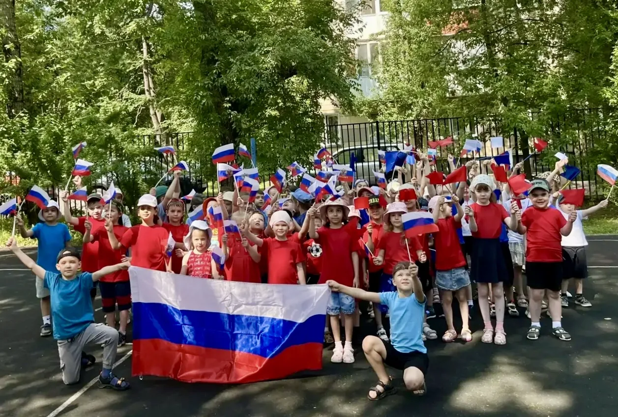 🇷🇺 День России глазами дошколят

📰 В преддверии Дня России в наших дошкольных группах прошёл тема