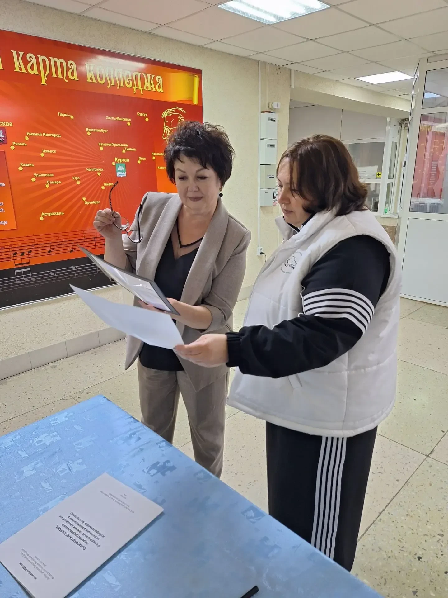 Заместитель председателя облизбиркома Галина Доставалова и Уполномоченный по правам чел...