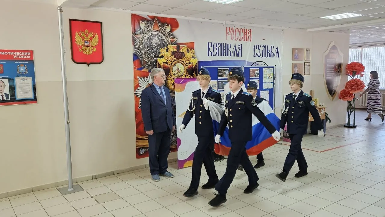 18 мая по традиции учебная неделя началась с поднятия флага Российской Федерации и испо...