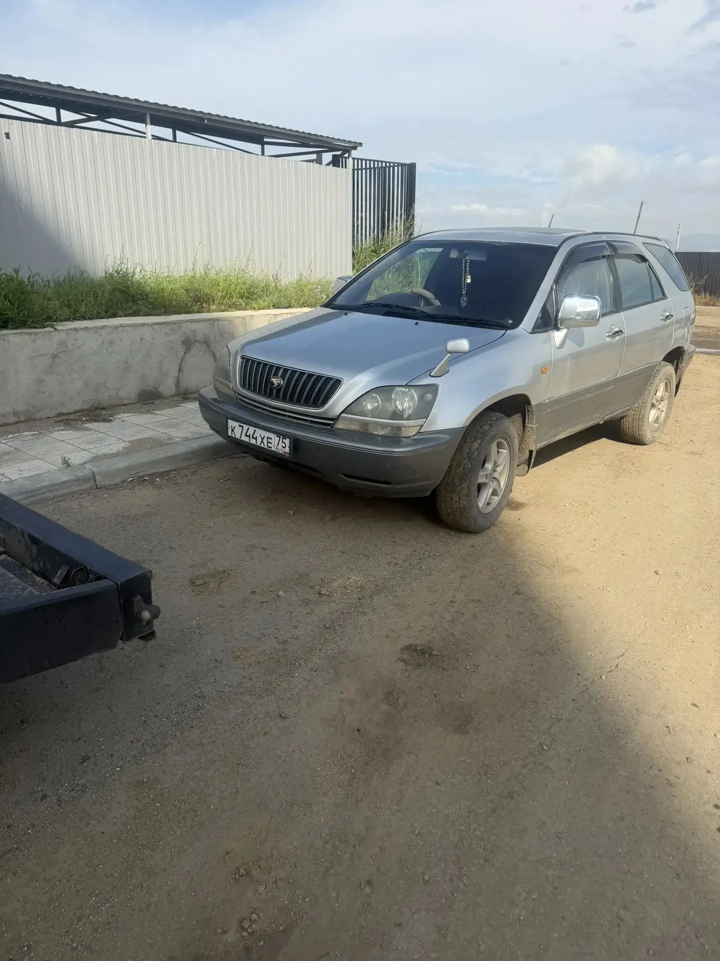Уберите пожалуйста автомобили!