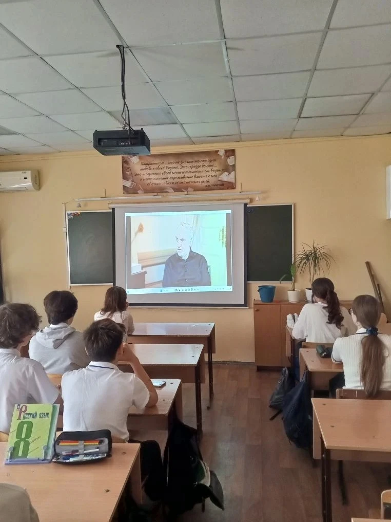🇷🇺 Сегодня в нашей школе прошло очередное занятие из цикла «Разговоры о важном». Тема встречи объеди