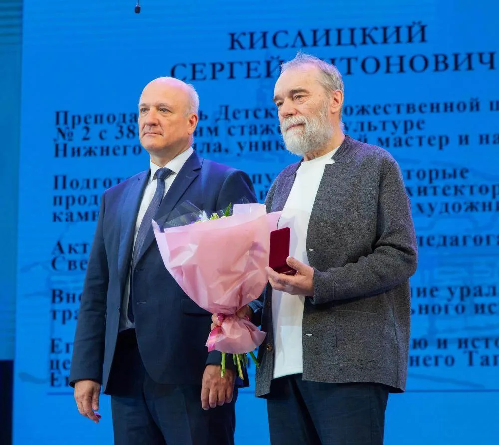 💐 Тагильские учителя принимают поздравления!