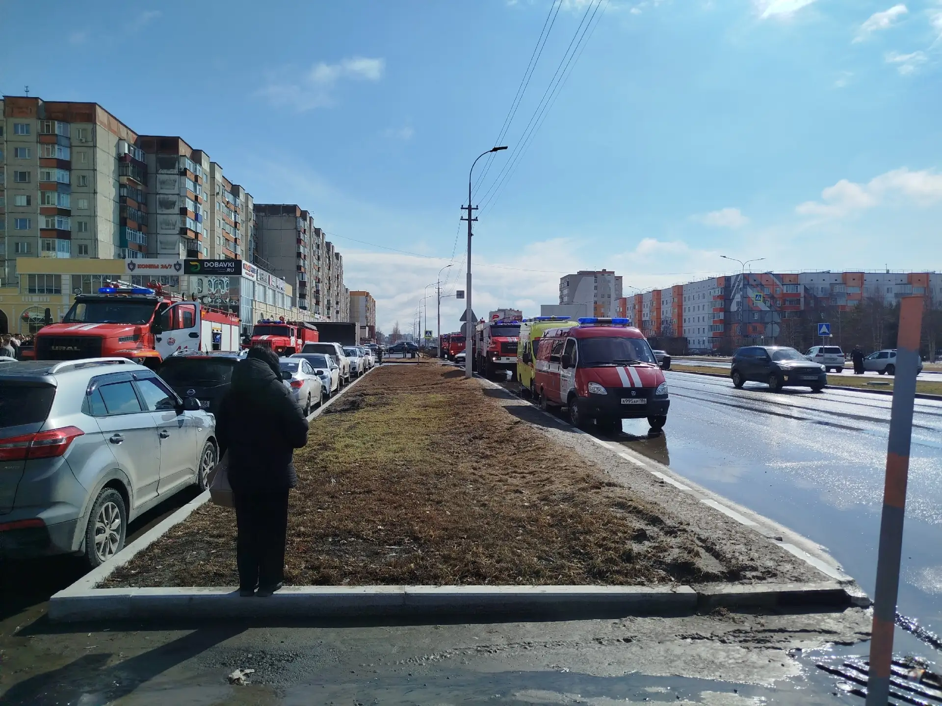 🚨 Возгорание в здании ВТБ в Сургуте 🚨  По предварительной информации, возгорание произошло на крыше 