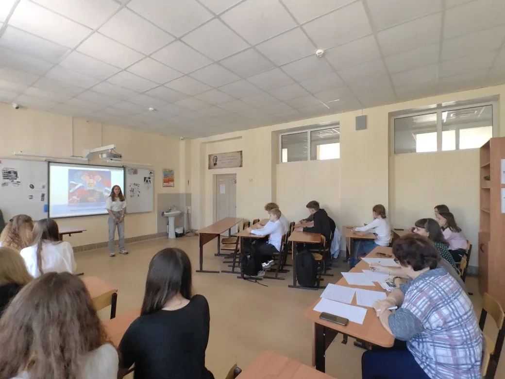 В преддверии Дня Победы, 7 мая, в нашей школе состоялся конкурс чтецов "Жизнь воспеваю ...