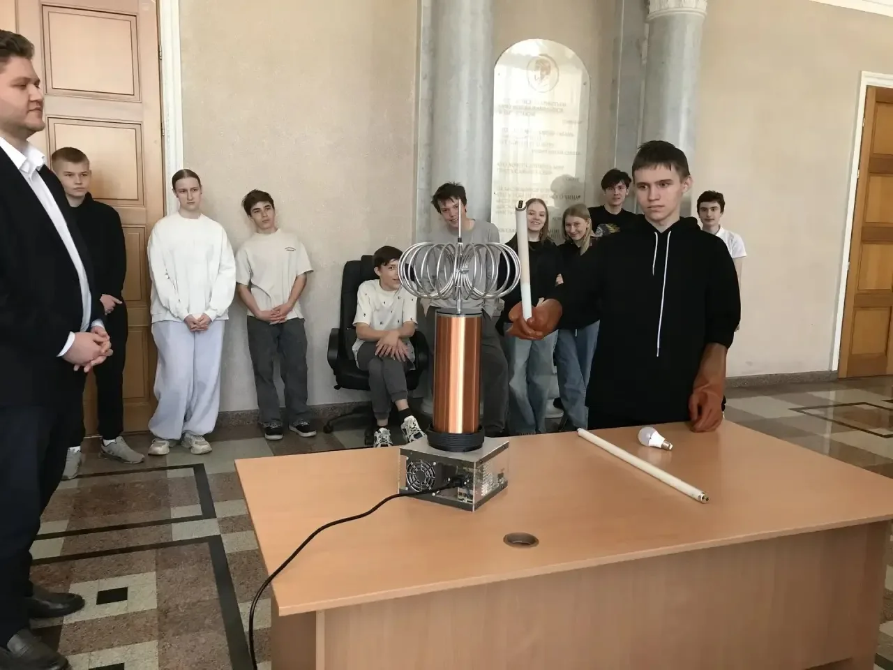 🌟 Экскурсия в «Россети Урал»: электричество стало ближе! 🌟  Ученики 8 «А» и 8 «Б» классов побывали н