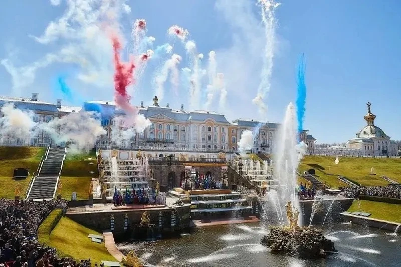 В Петергофе 16 мая состоится весенний праздник фонтанов.  Гостей ждут торжественный запуск фонтанов,