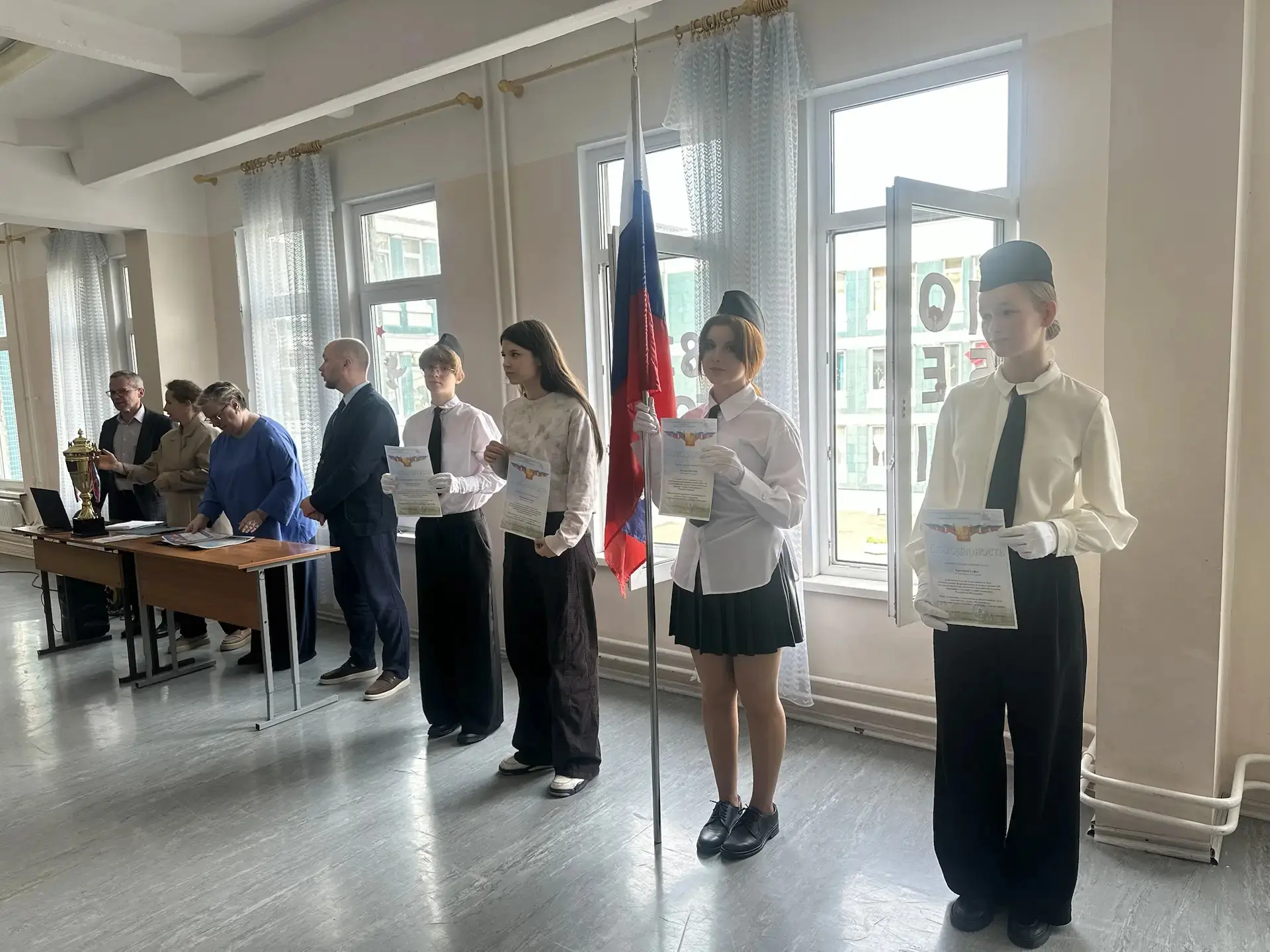 🗓Вот и подошел к концу учебный год...✒️  20 мая в школе прошли традиционные линейки, на которых подв