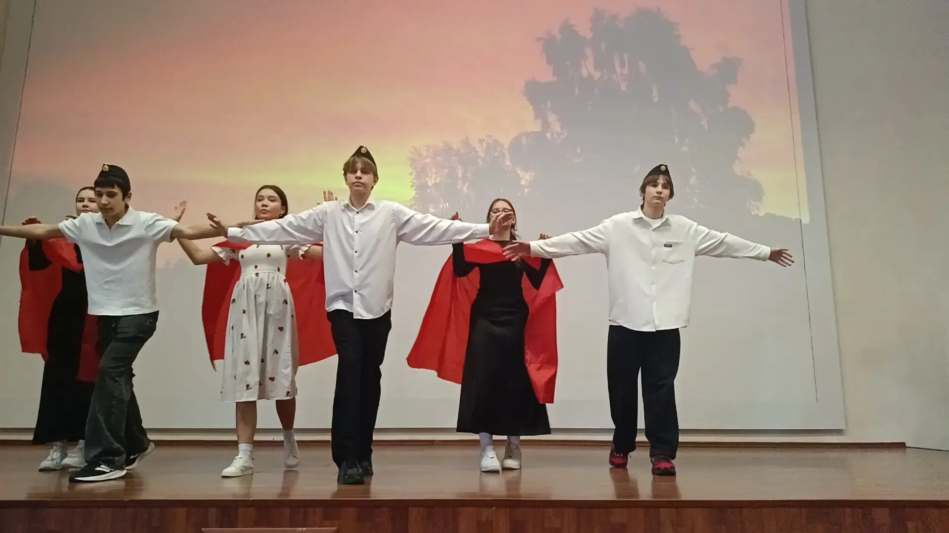 🎤✨ Сегодня в нашей школе состоялся 🌟 Конкурс инсценированной военно-патриотической песни "Фронтовое 