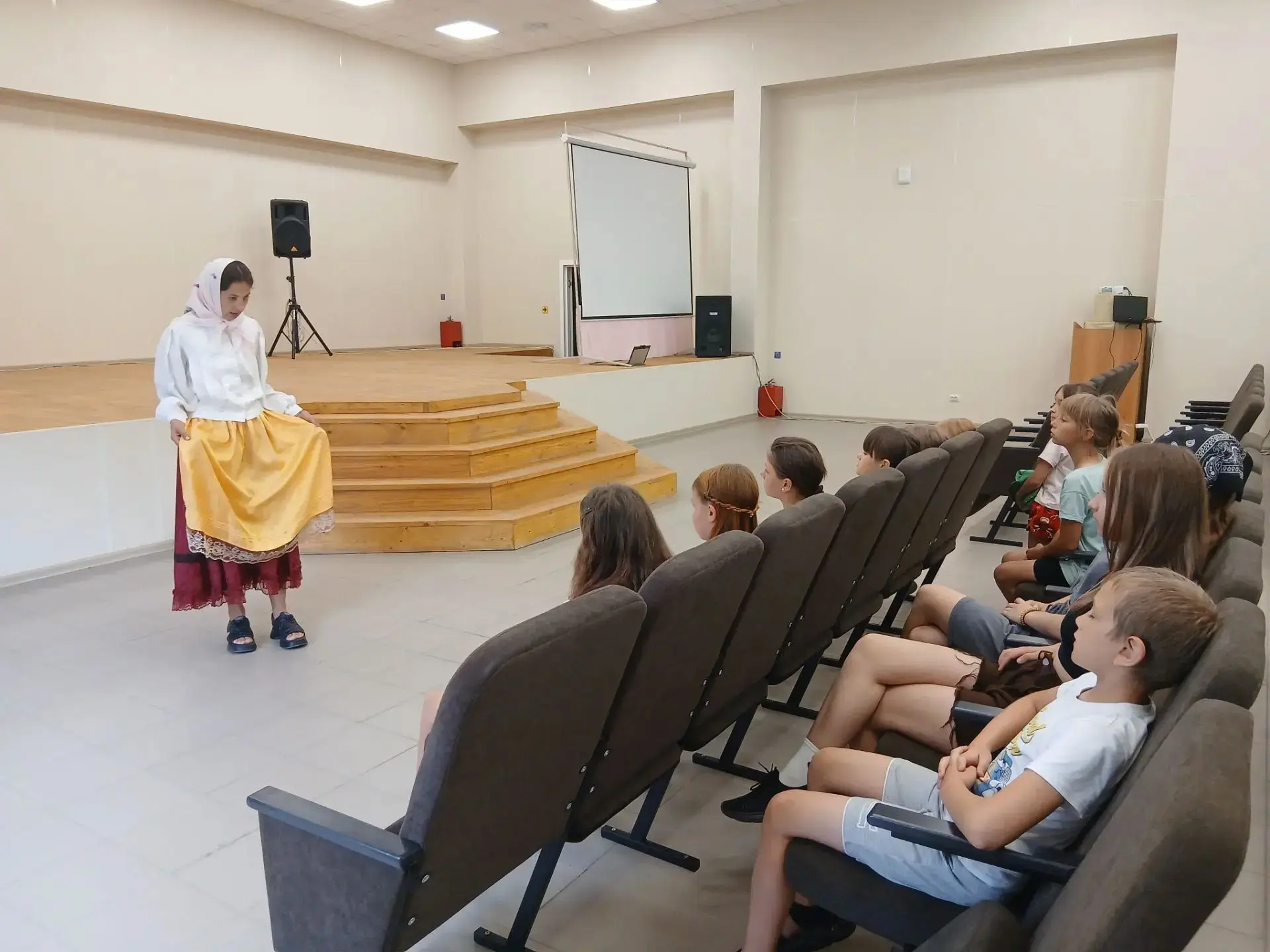В рамках празднования Единого дня фольклора ребята посетили мероприятие «Очарование традиций», посвя