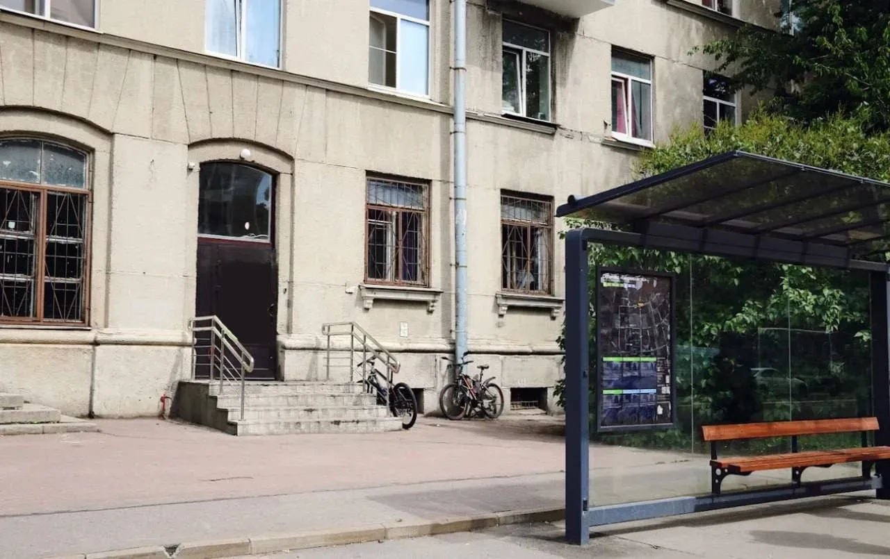 🏨 Хостел у метро «Электросила» — комфортное проживание для больших групп и рабочих кол...