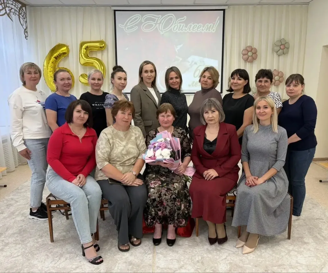 🎂Коллектив нашего детского сада сердечно поздравил с 65-летним юбилеем уважаемую Гольс...