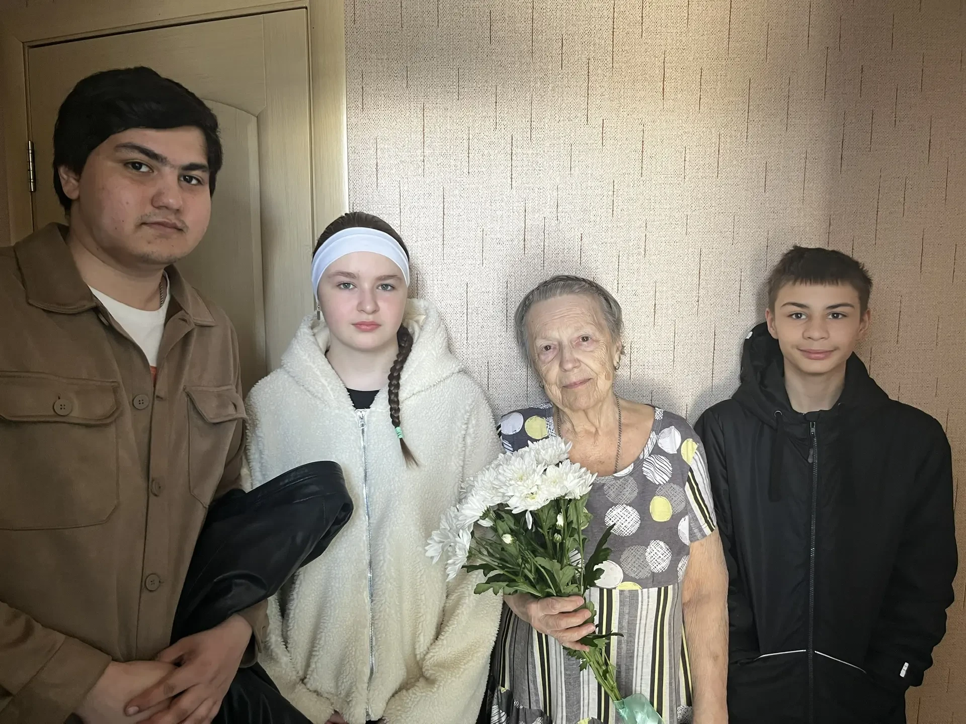 С Великой Победой, Светлана Николаевна!  В преддверии 9 Мая учащиеся МБОУ «СОШ №3 им. А.А. Ивасенко»