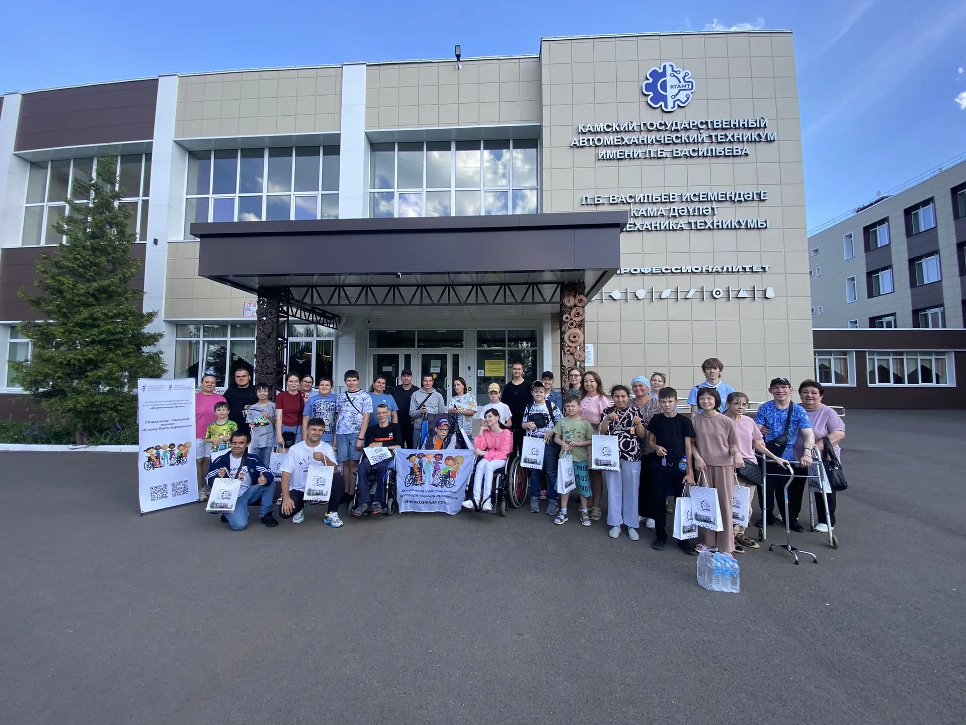 При поддержке АНБО «Инклюзивная среда» сегодня к нам на экскурсию приехали гости из РЦДПОВ «Солнышко