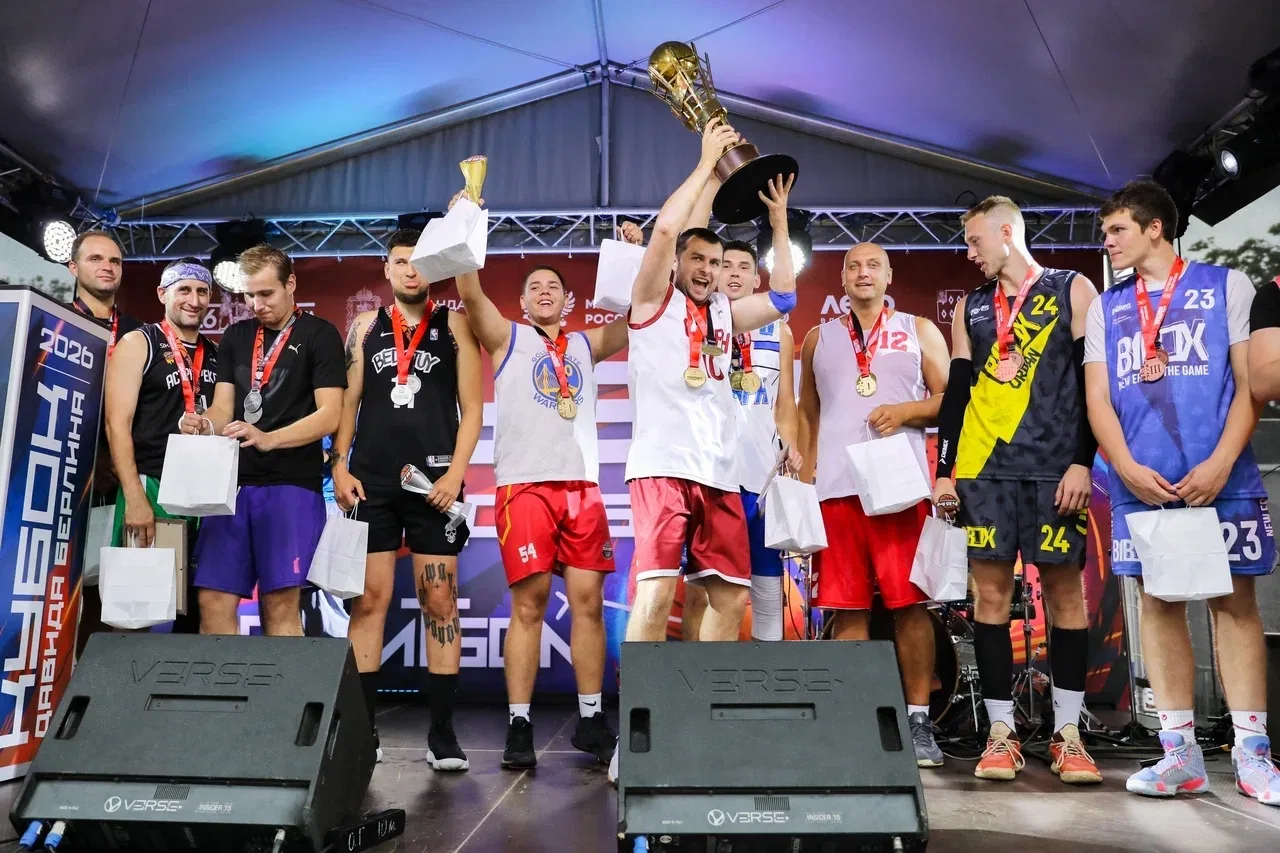 🏀Сегодня на Фонтанной площади в Ногинске прошёл масштабный турнир по стритболу, посвящ...