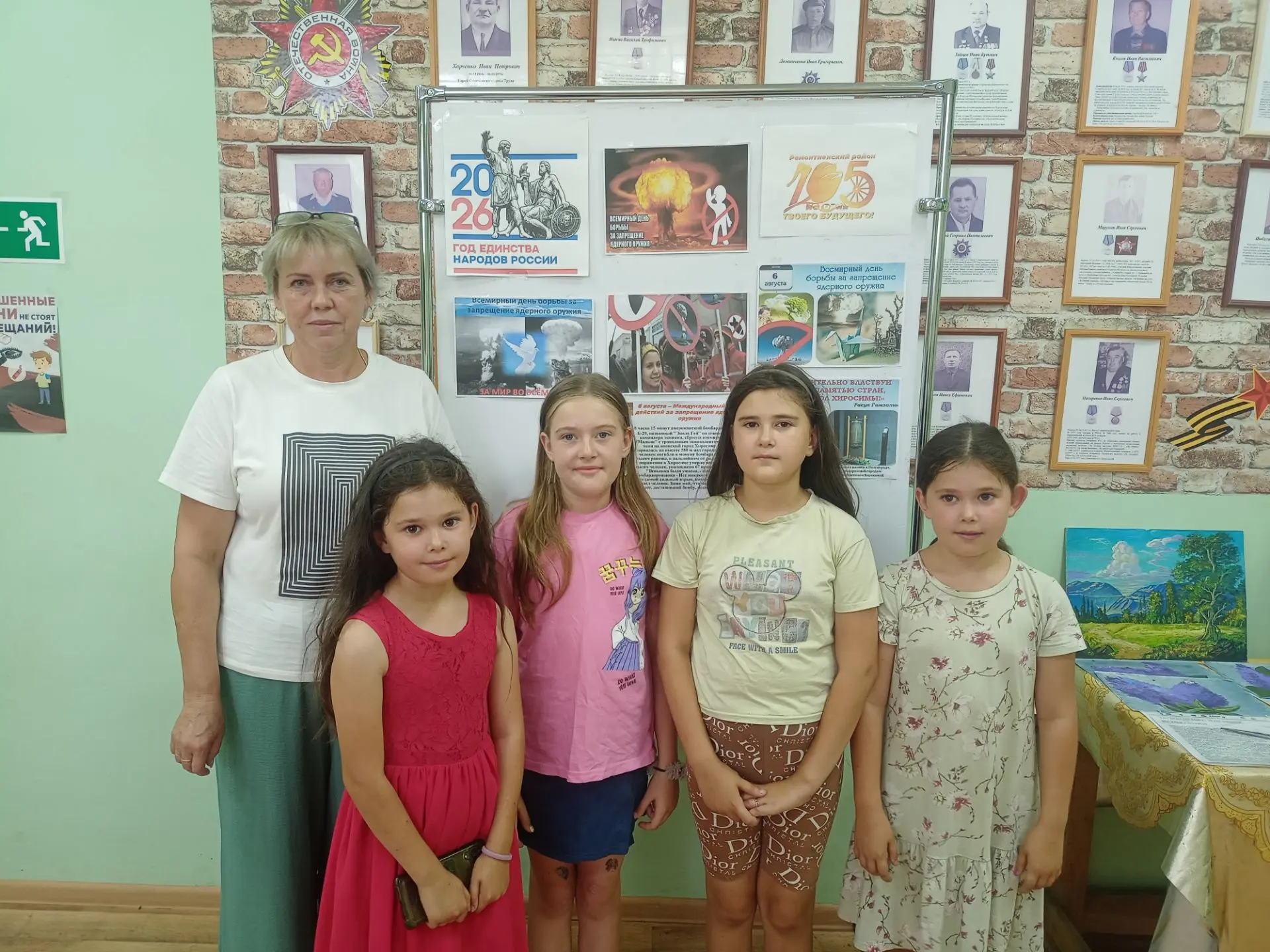 Специалист Денисовского СДК провела исторический час "Уничтожающая вспышка", посвященны...