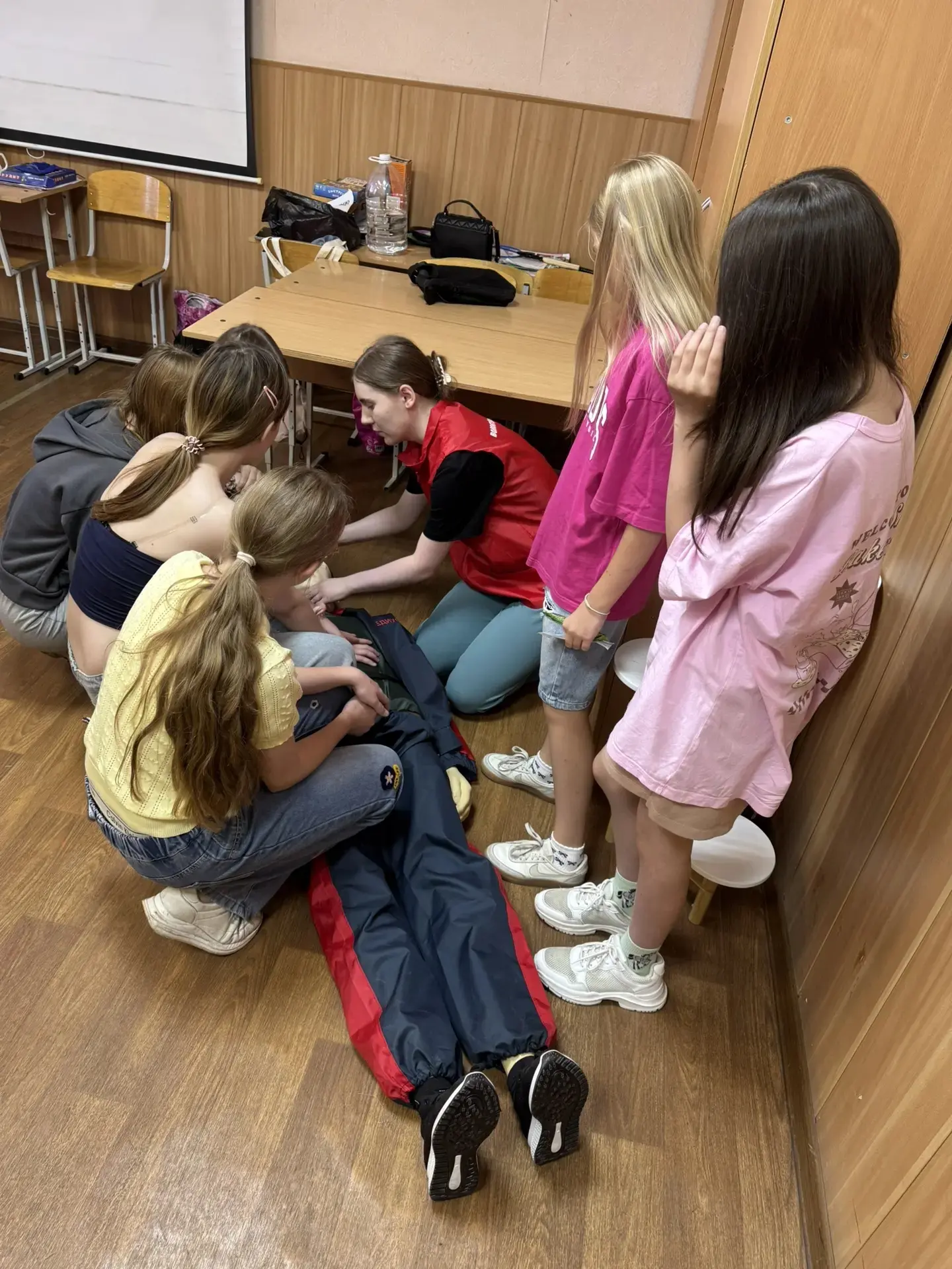 Первая помощь: учимся спасать жизни!❤

Наши лицеисты из профильных отрядов получили ценные знания от
