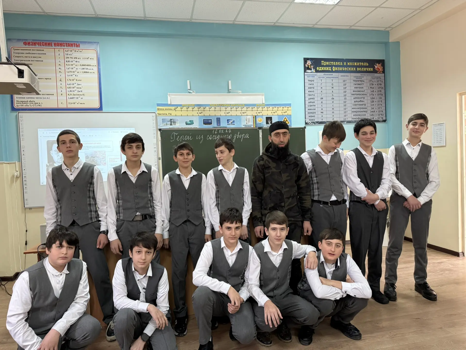 Сегодняшний понедельник в нашей школе был особенным. В рамках цикла внеурочных занятий «Разговоры о 